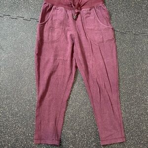 Lululemon size 6 Free Fall Crop jogger
Heathered Bordeaux Drama